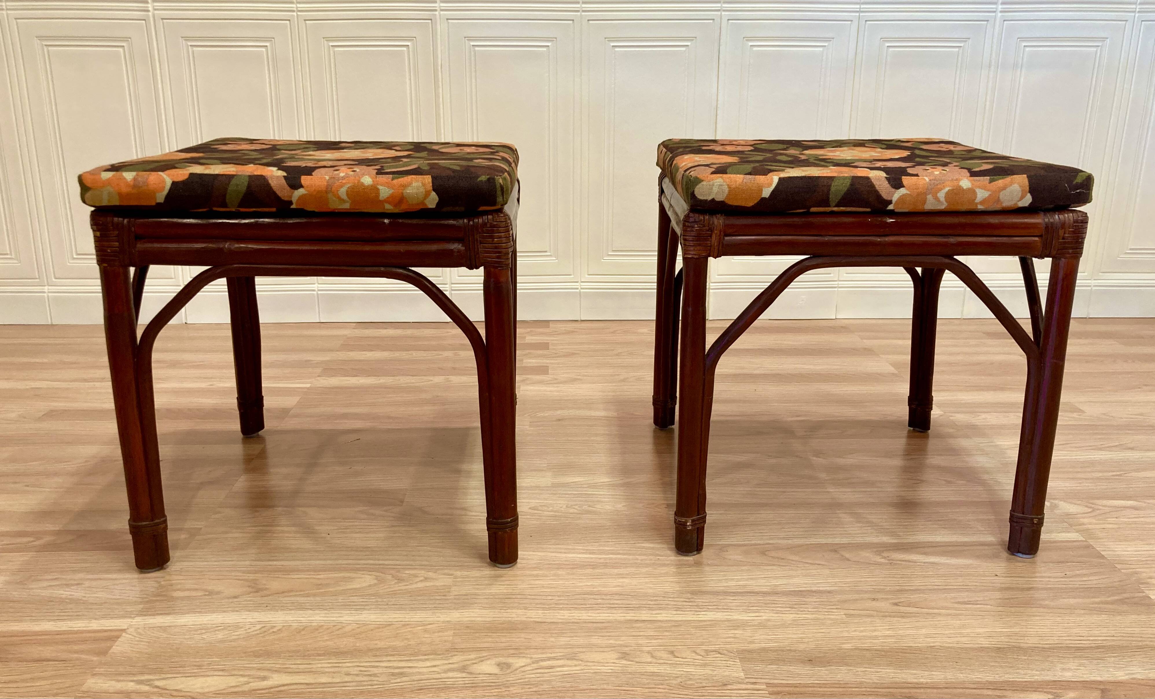 BANC OU DUO DE TABOURETS ROTIN 1950.
