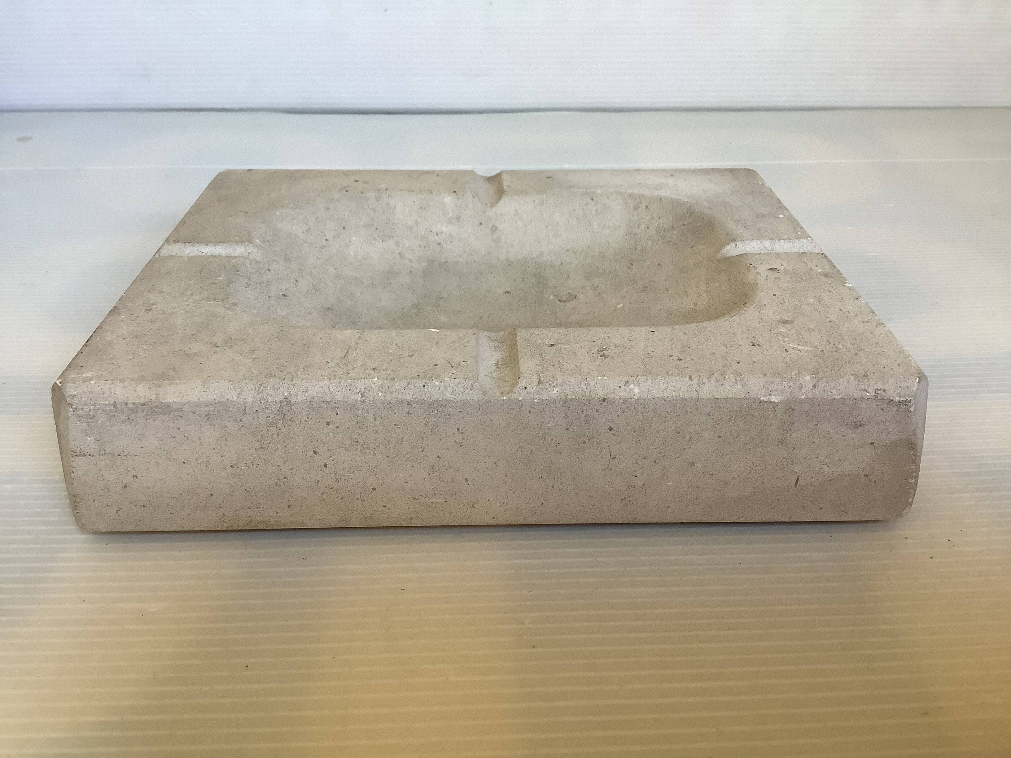 Stone ashtray pocket emptier