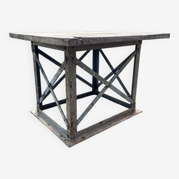 Eiffel industrial table