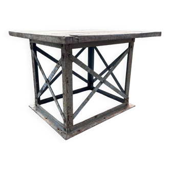 Eiffel industrial table