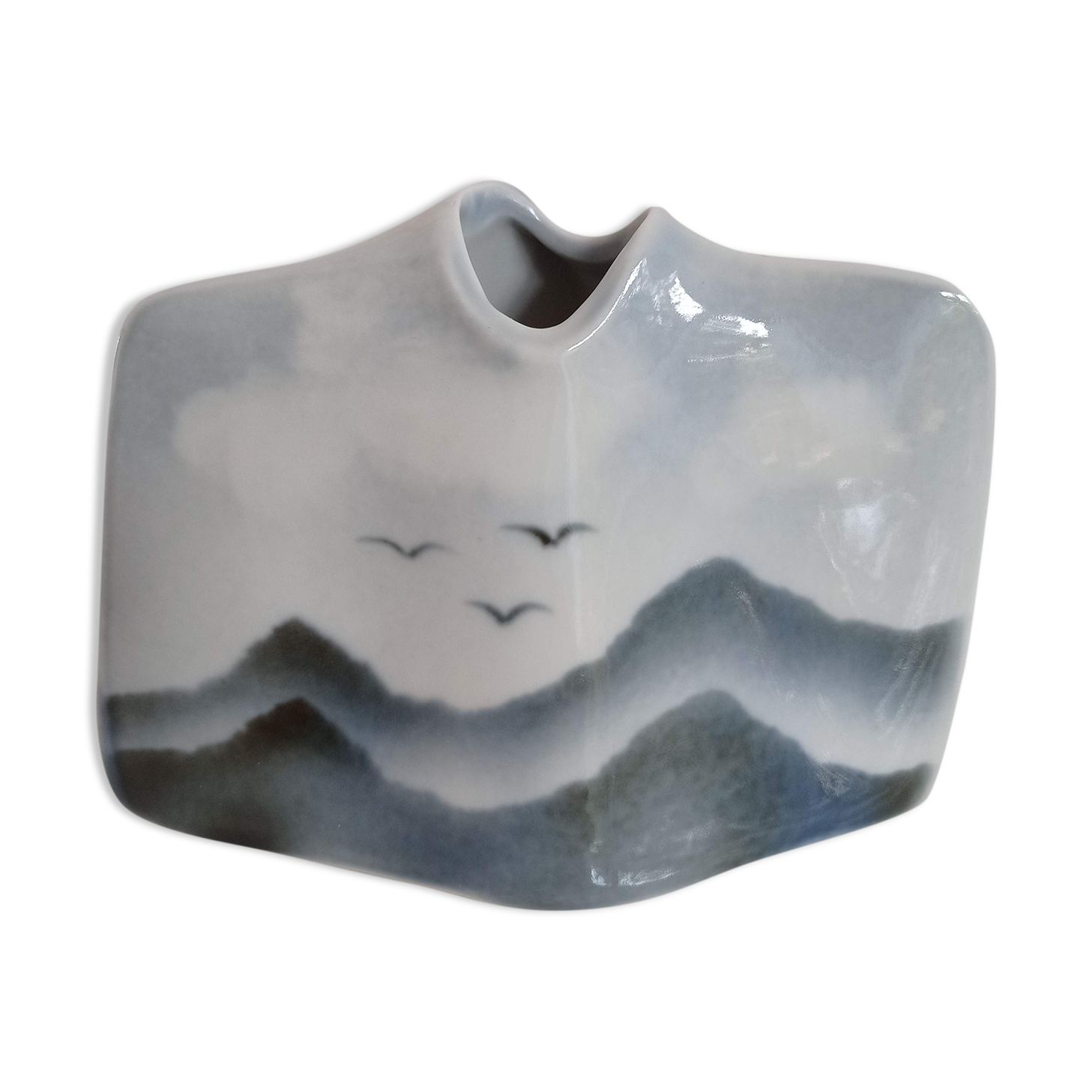 Virebent ceramic vase