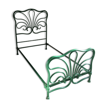 Vintage bed