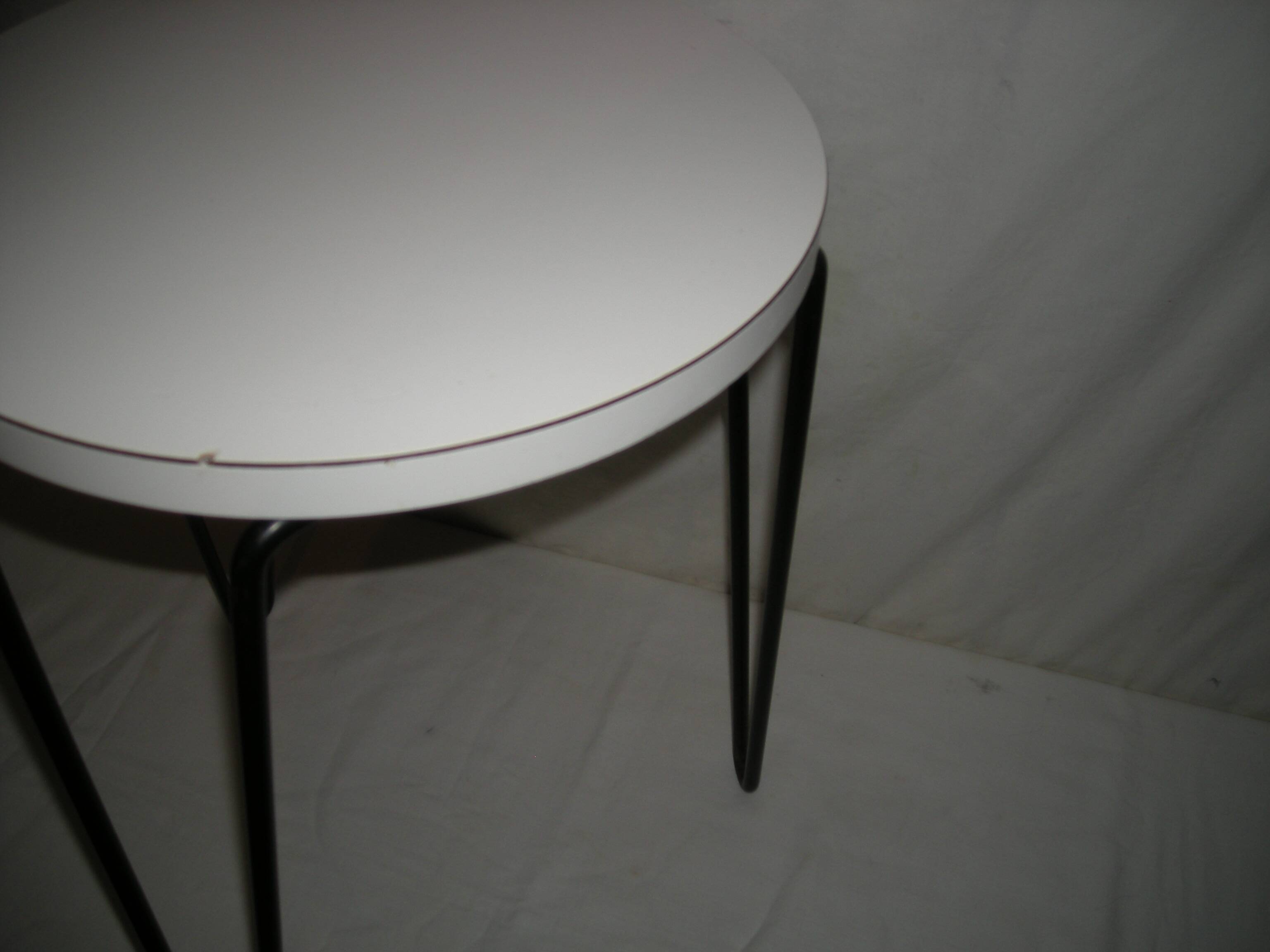 Tripod stool - Florence Knoll - Hairpin model 75 from the 1950s