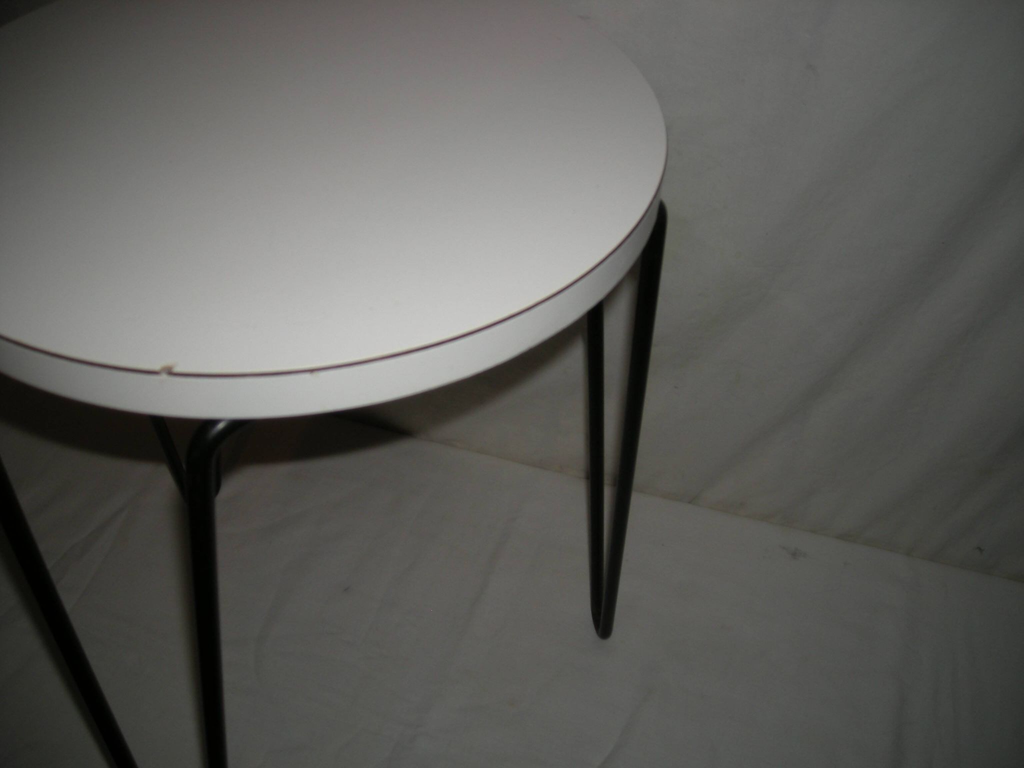 Tabouret tripode - Florence Knoll - Hairpin modèle 75 des années 50