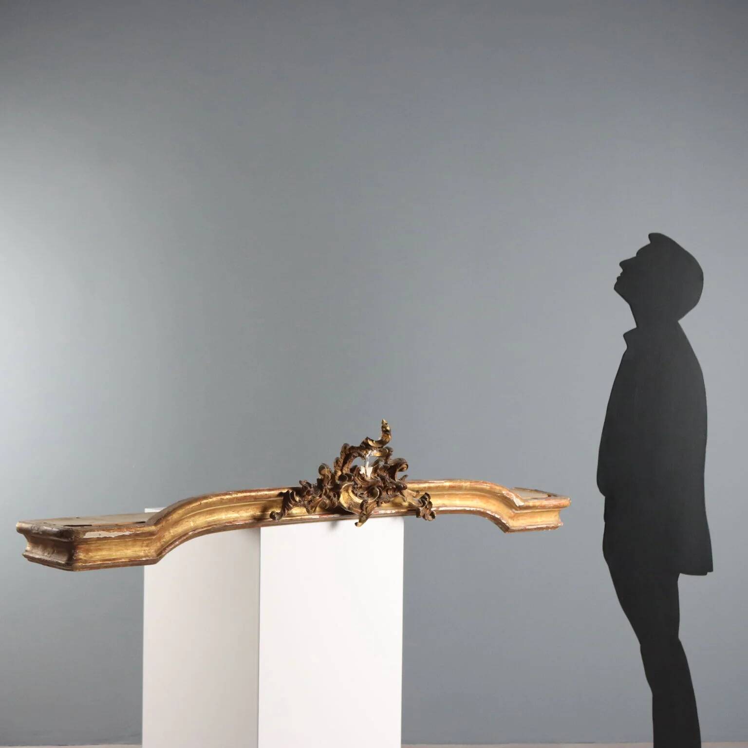 Golden wooden cornice with rocaille carving
