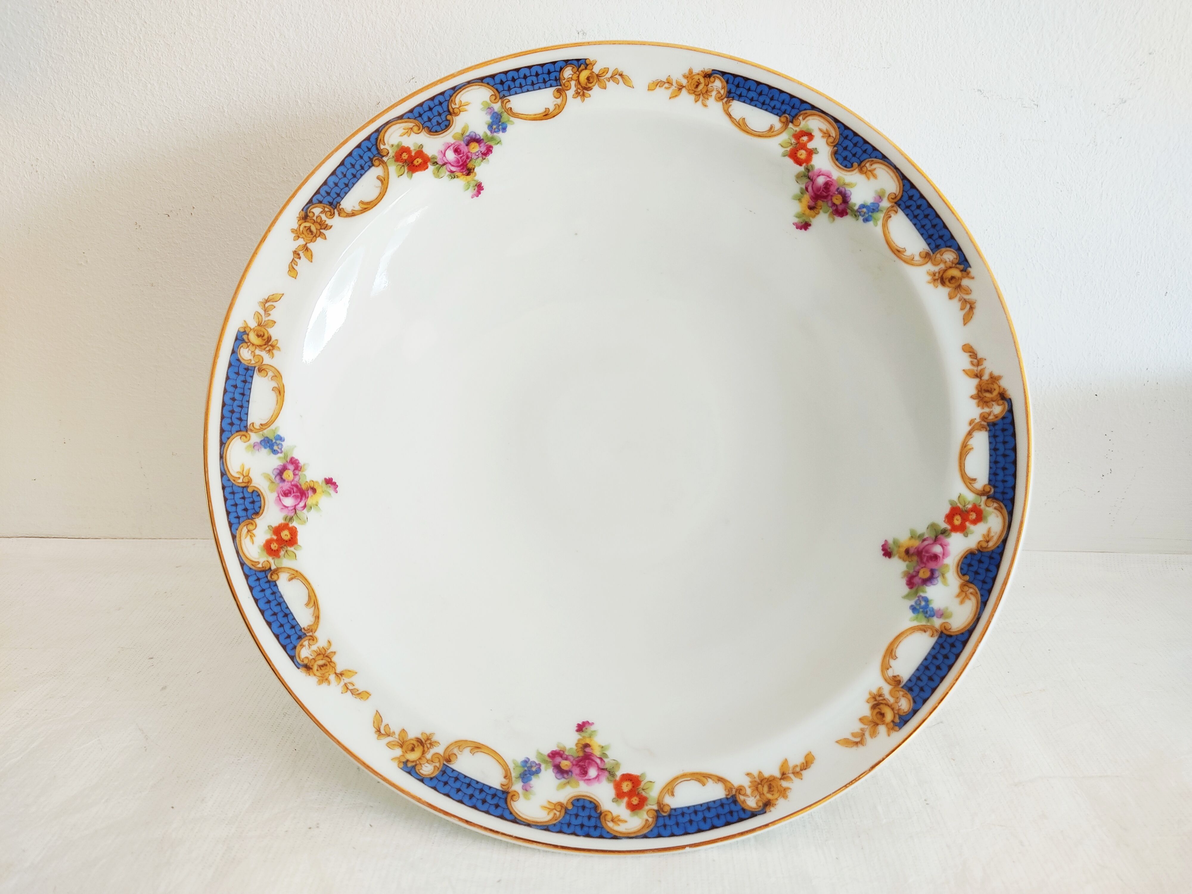 Porcelain Langenthal Switzerland Soupière, Cut on foot and bowl