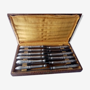 Box of 12 steel table knives and silver handle