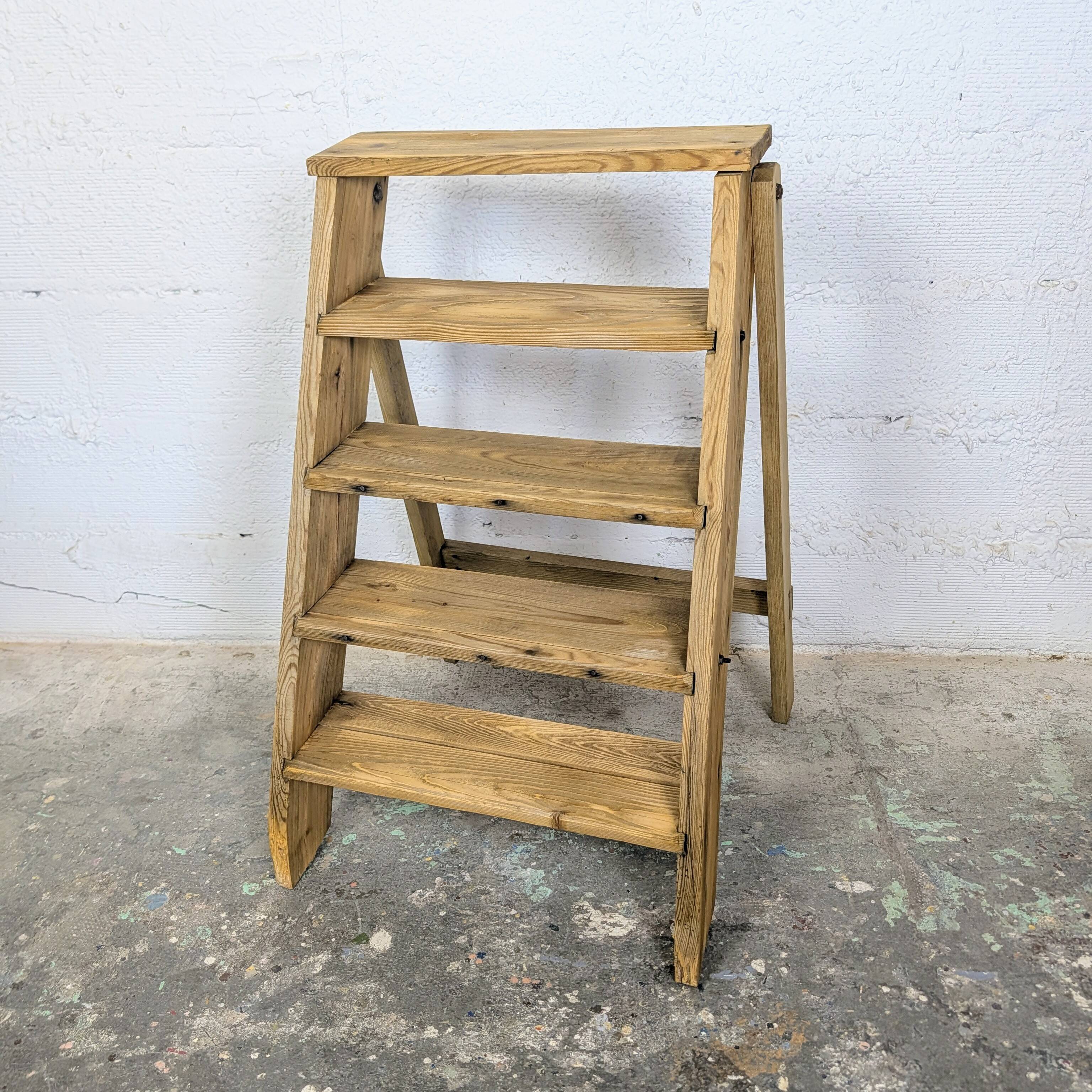 Escabeau vintage en bois massif