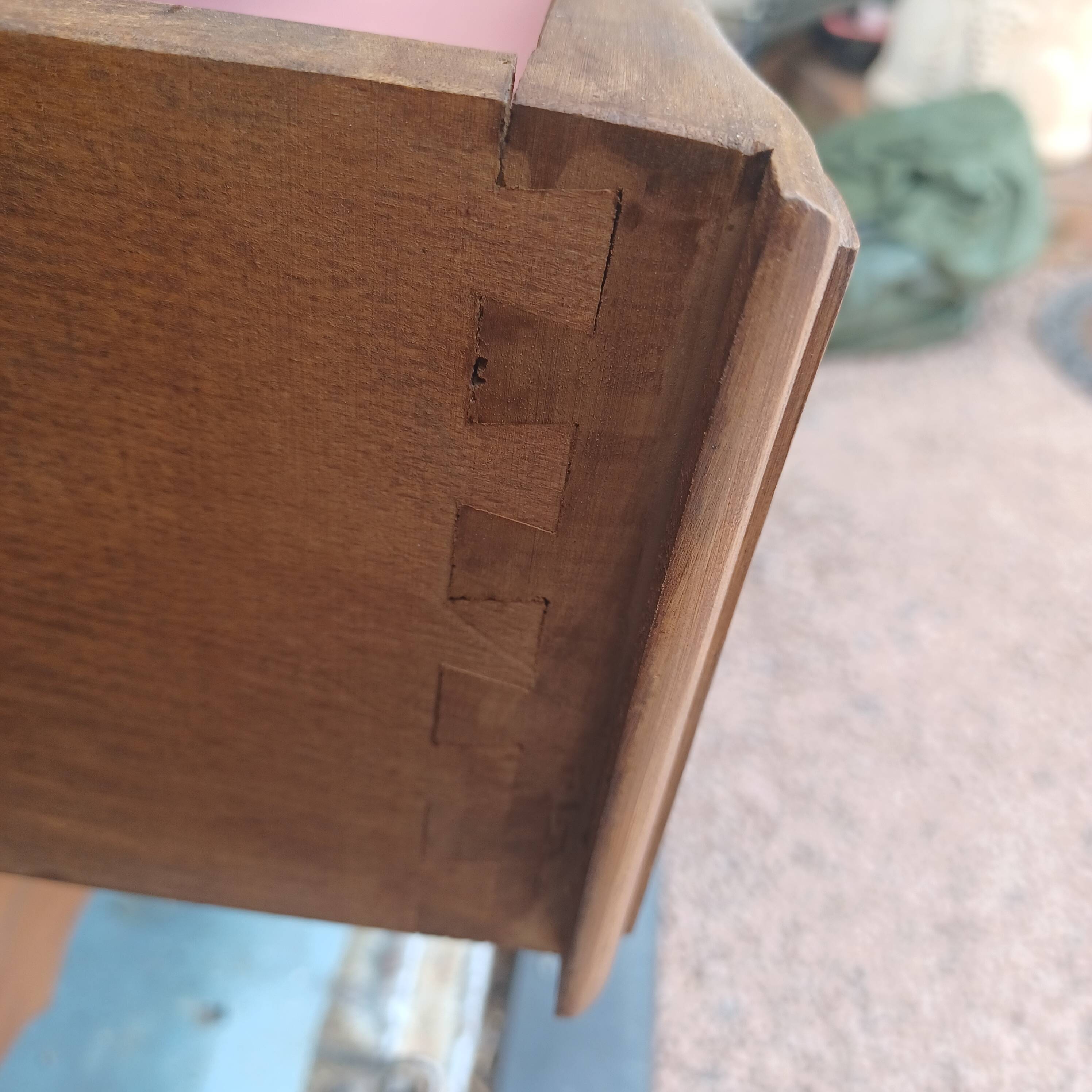 Commode arbalette