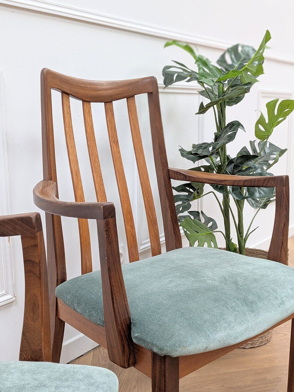 4 chaises et 2 fauteuils Gplan vintage en teck