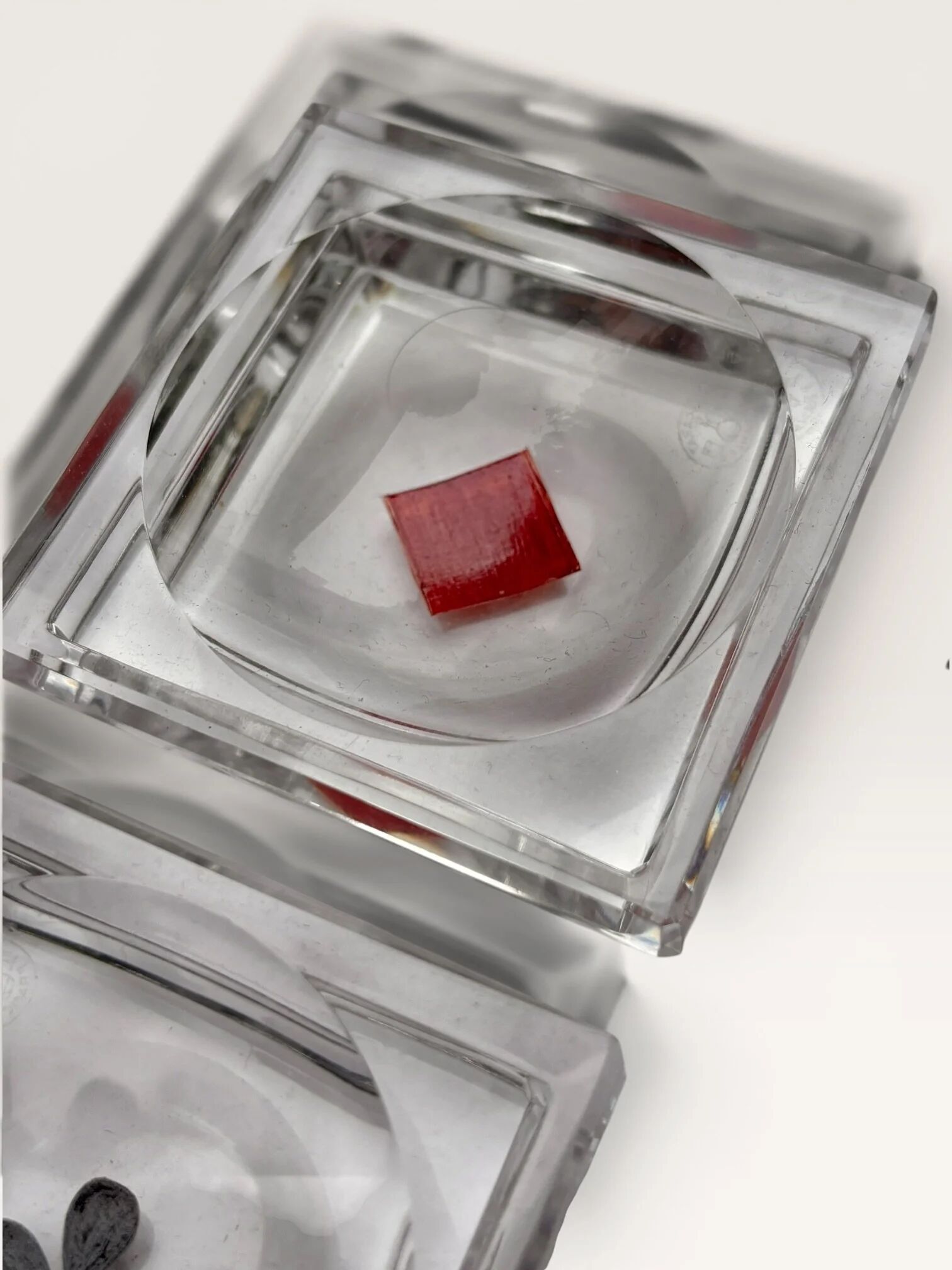 4 Baccarat ashtrays in hand-painted crystal