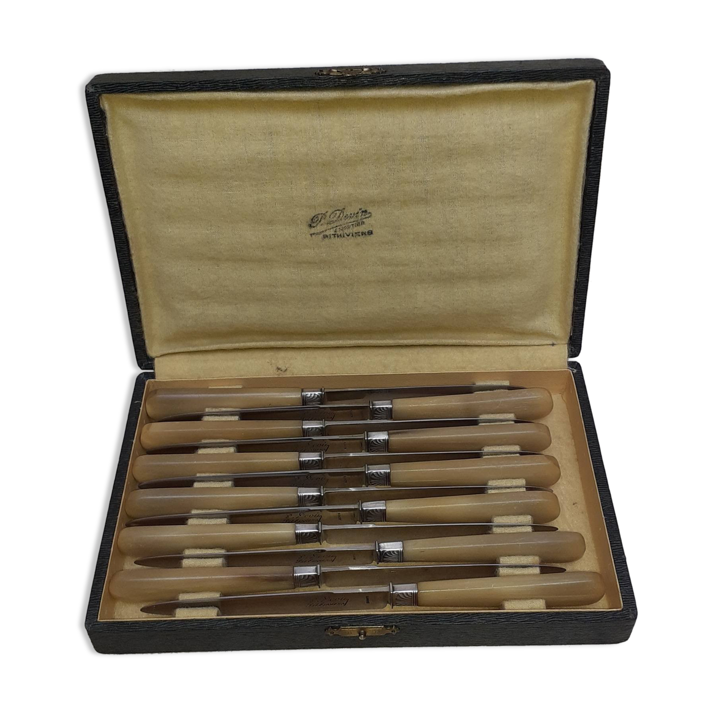 Lot de 12 couteaux manche en corne