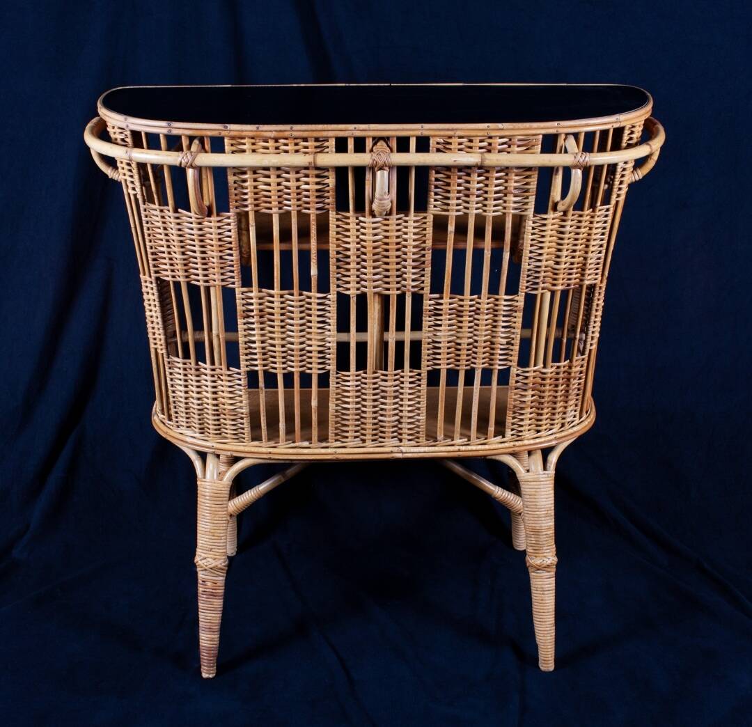 Rattan tiki bar
