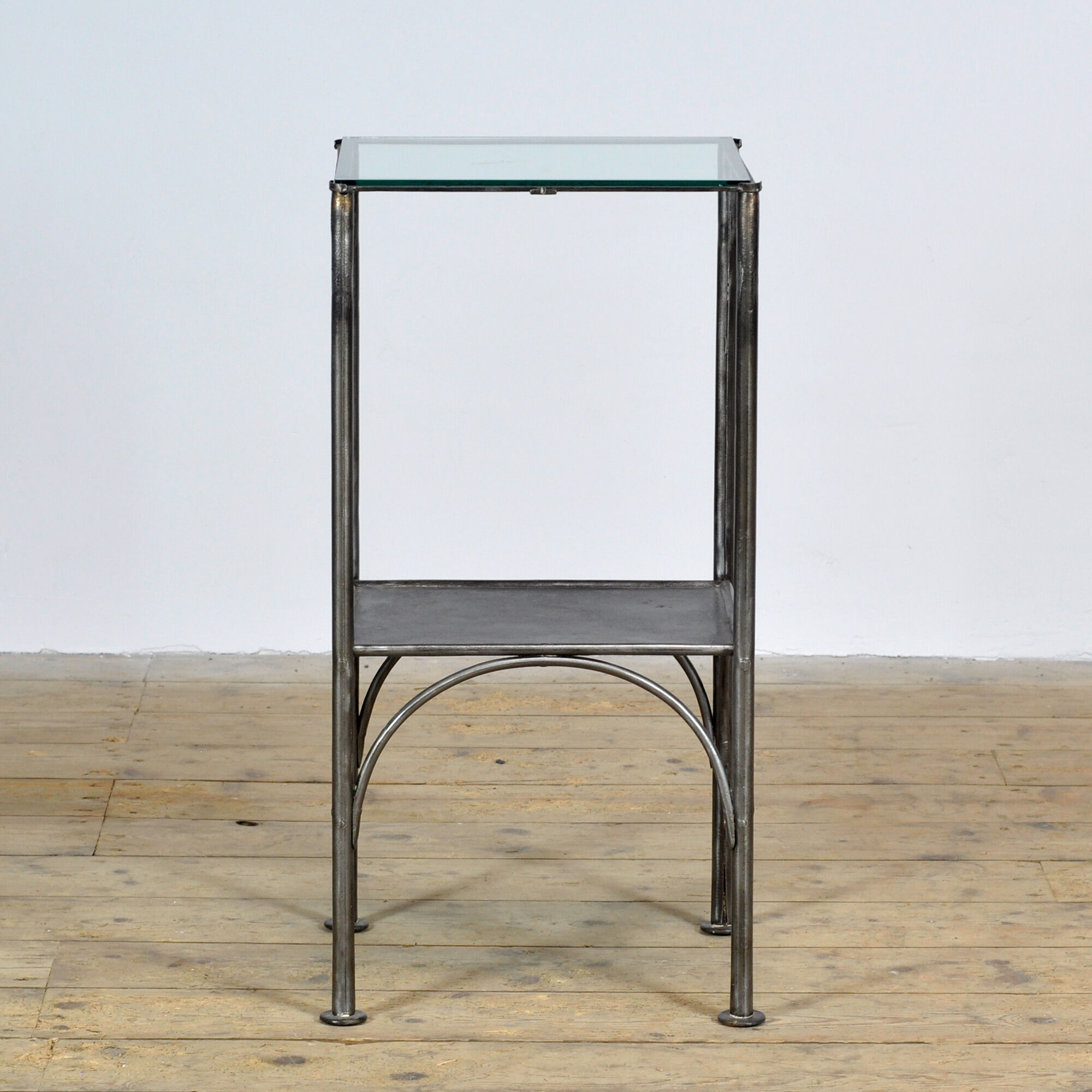 Table de chevet en fer, années 1910