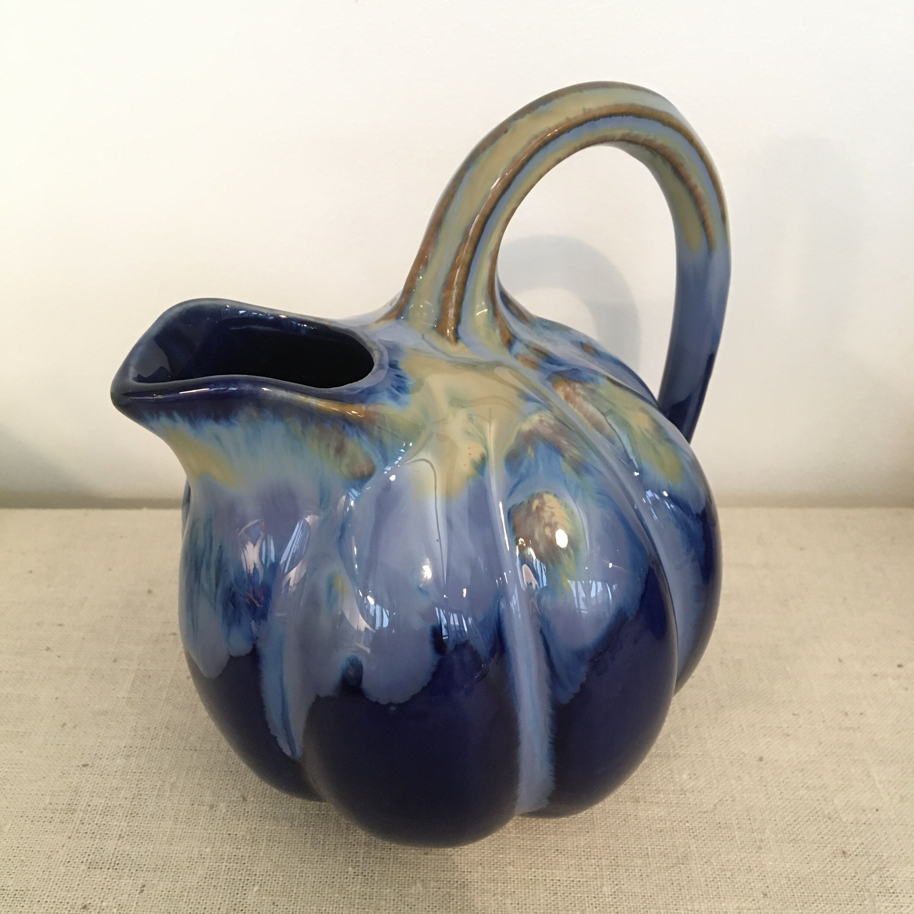 Pitcher shape melon in sandstone blue enamel Alpho