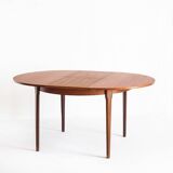 Vintage Scandinavian style table with central extension. Teak wood. France, 1960s