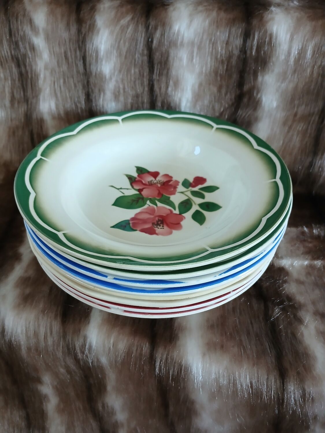 8 assiettes creuses anciennes dépareillées