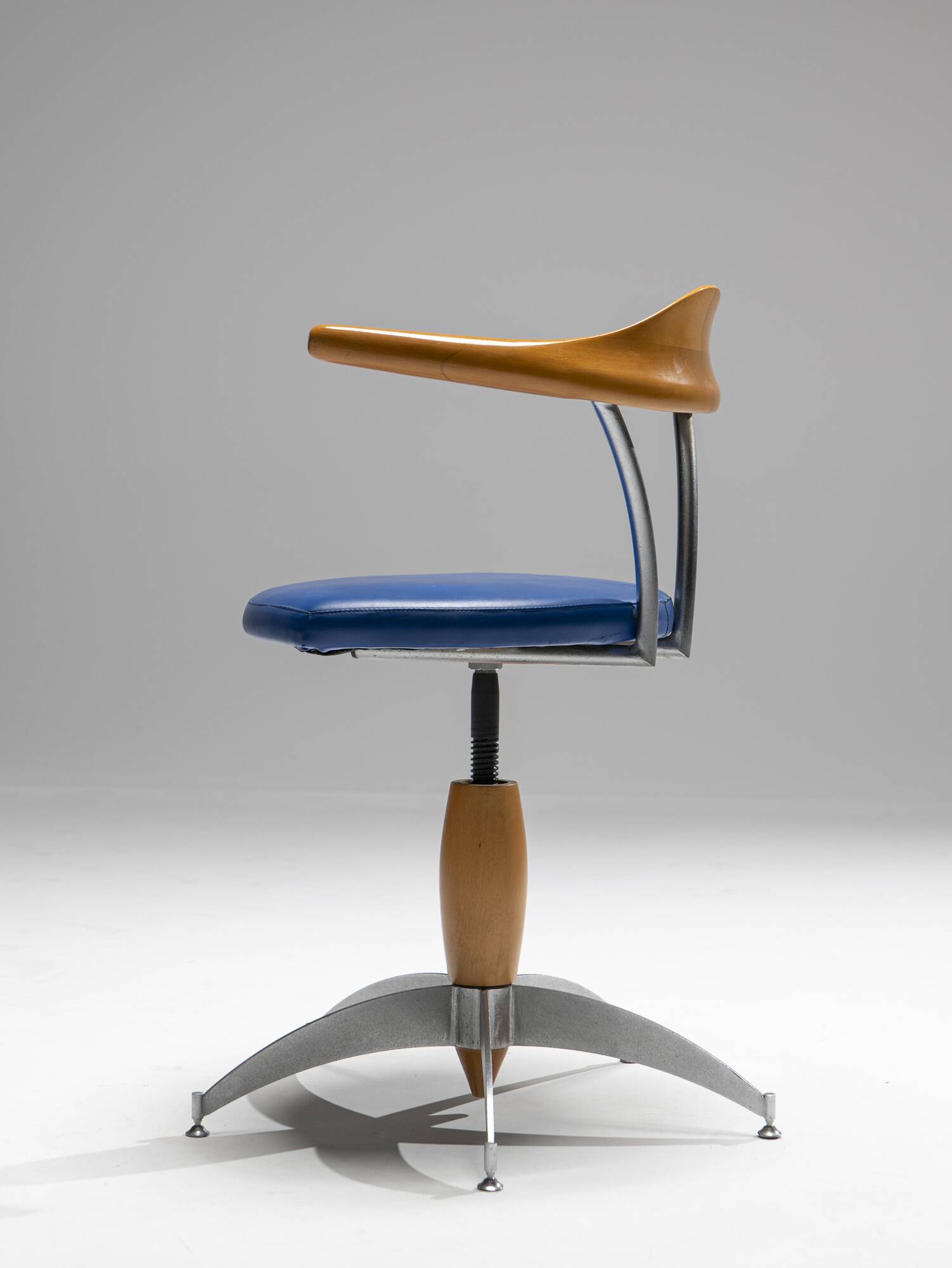 Chaise pivotante, Italie, années 1980