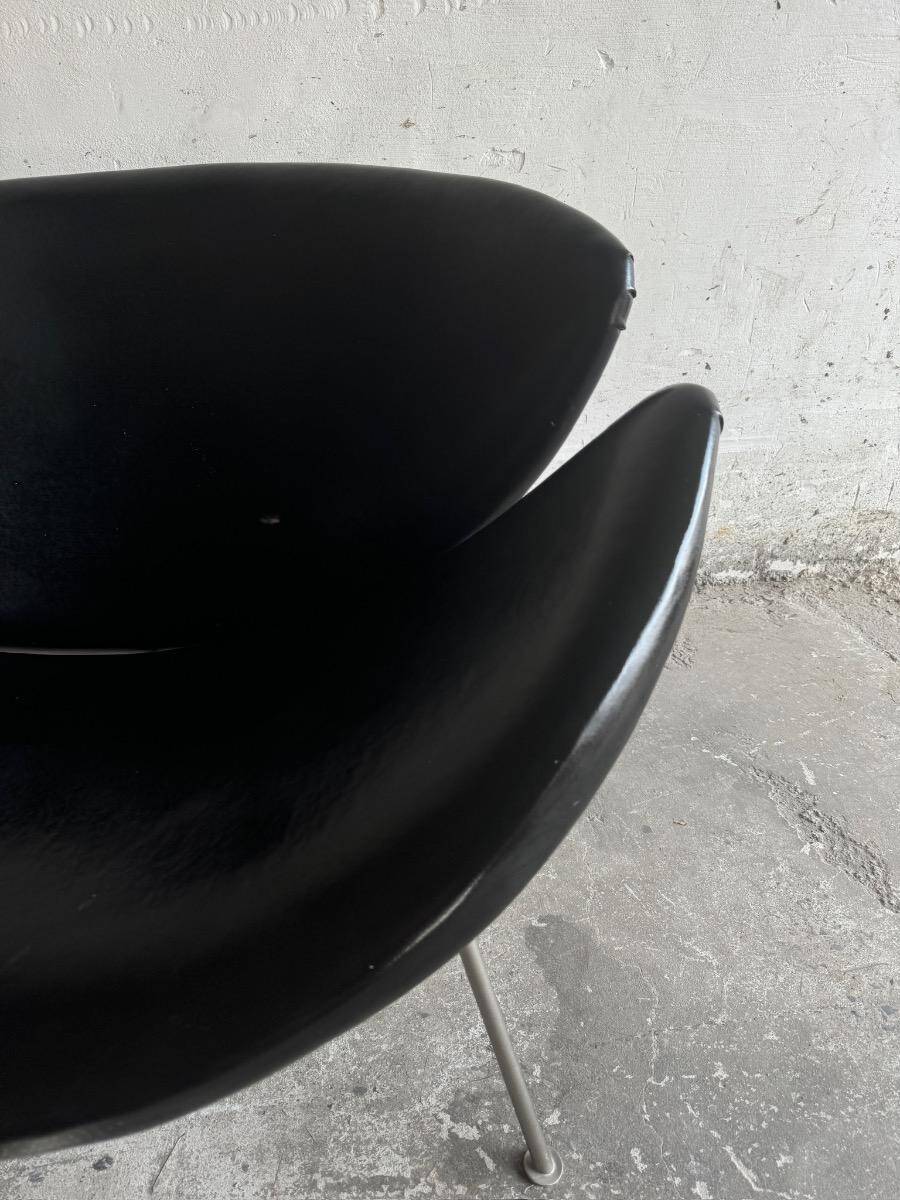 Pierre Paulin Slice Chair for Artifort — Black Leather Sculptural 1960s Lounge Chair, Metal Legs