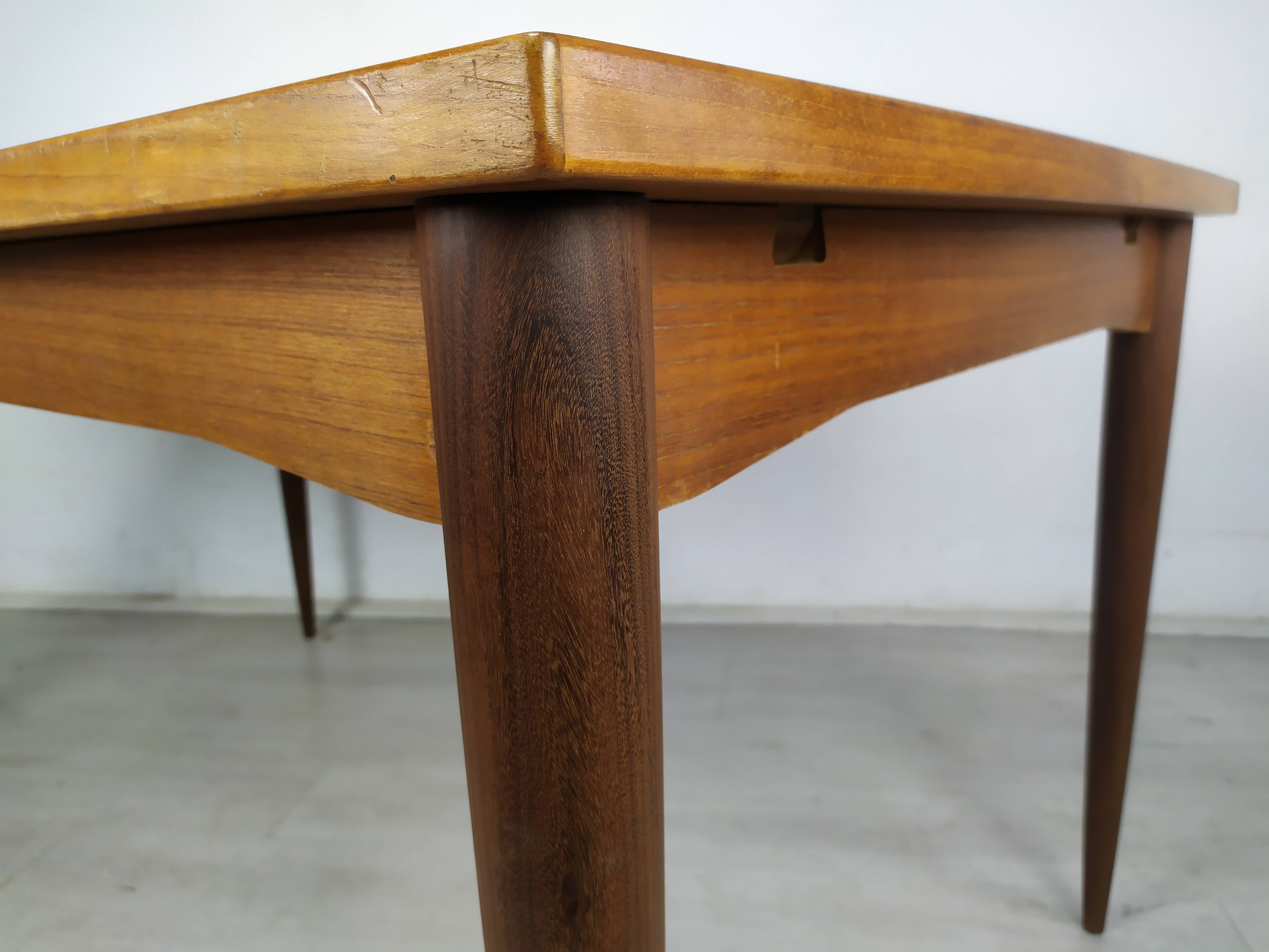 Scandinavian extendable table teak