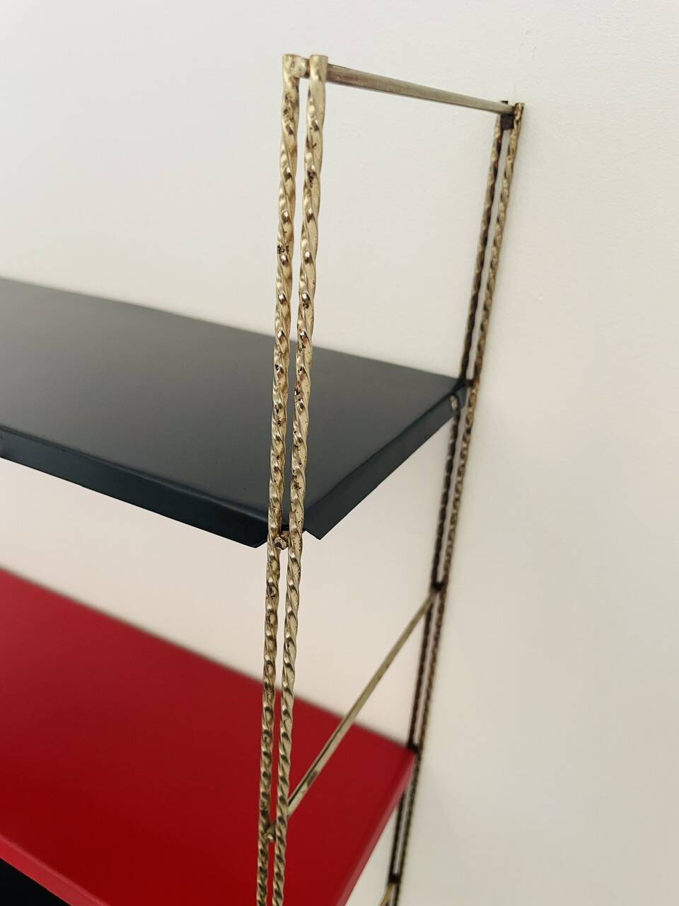 Adjustable wall shelf Mid-Century Modern in brass and metal