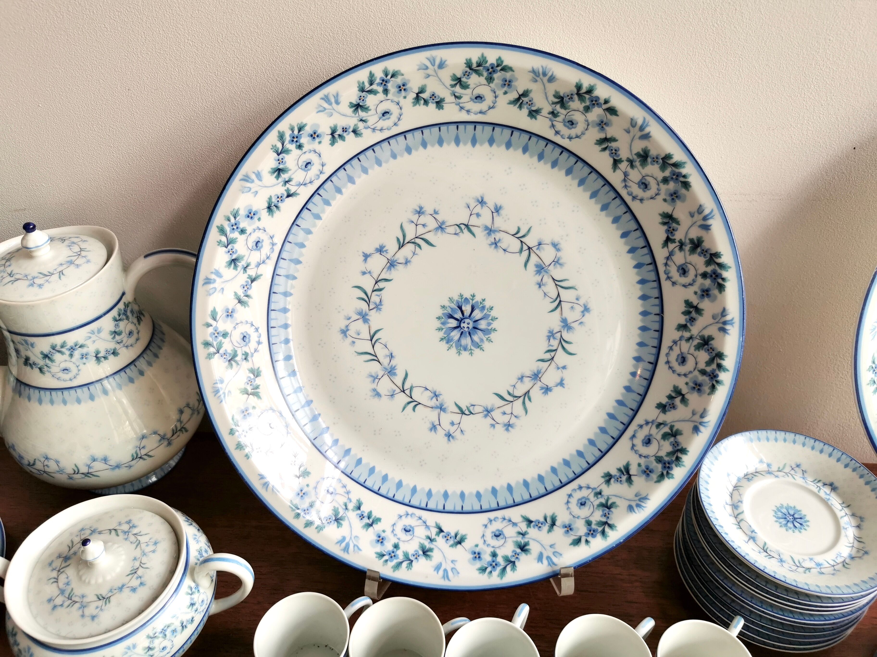 Soupière en porcelaine de Limoges Haviland modèle Sylvie Torse - Arts de la table