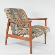 Fauteuil style scandinave à motifs terracotta