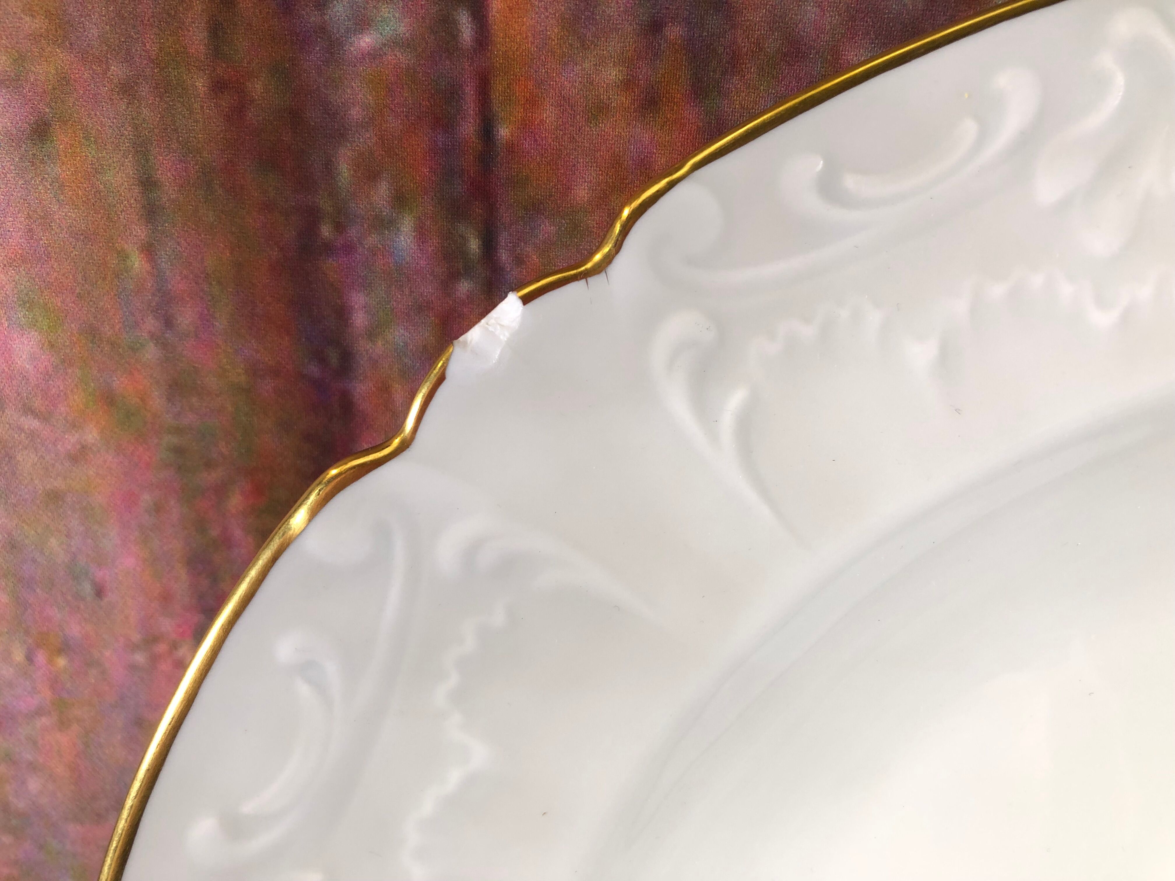 Very large oval Christmas dish in Limoges porcelain white and gold 43cm