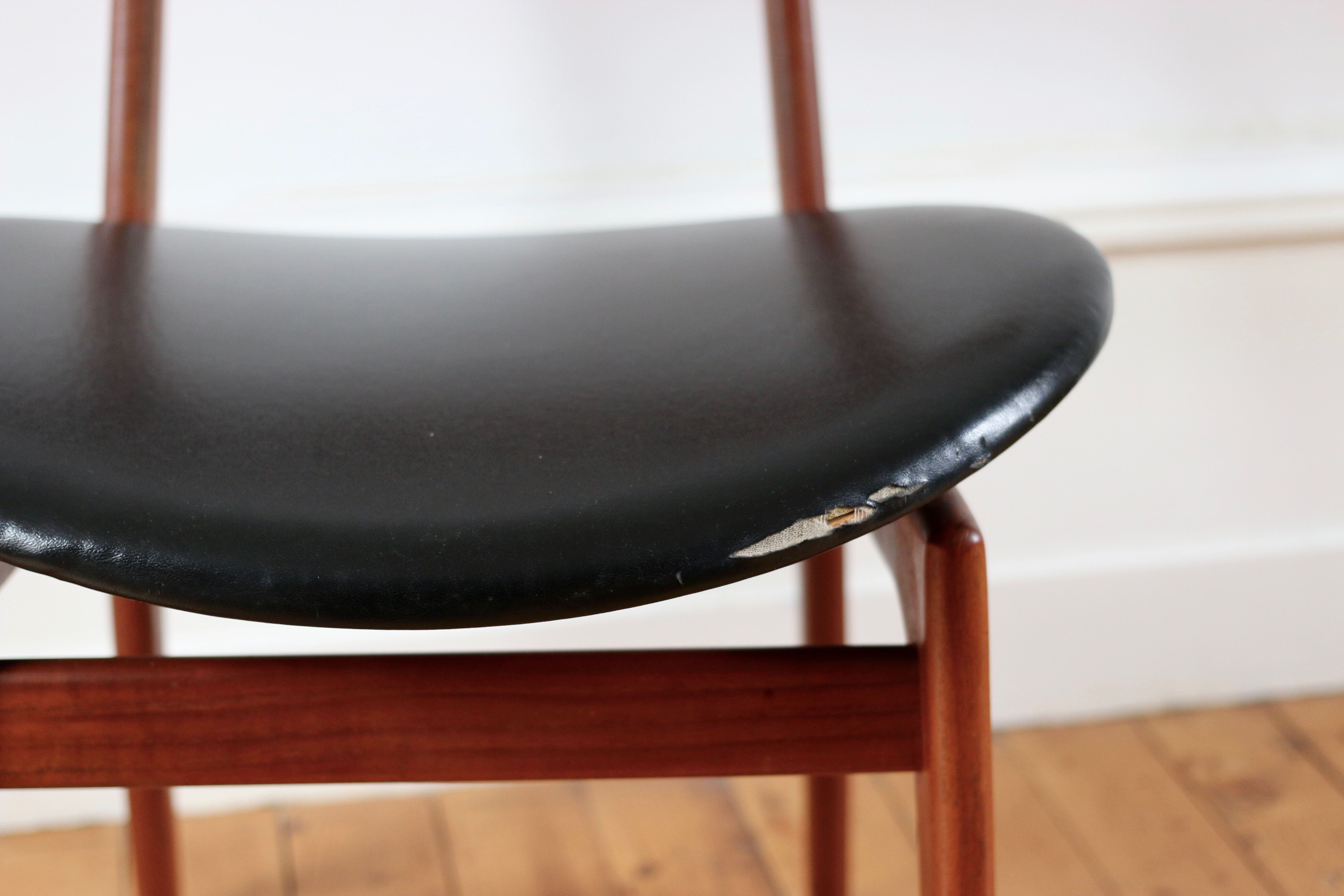 Paire de chaises scandinaves en teck années 60