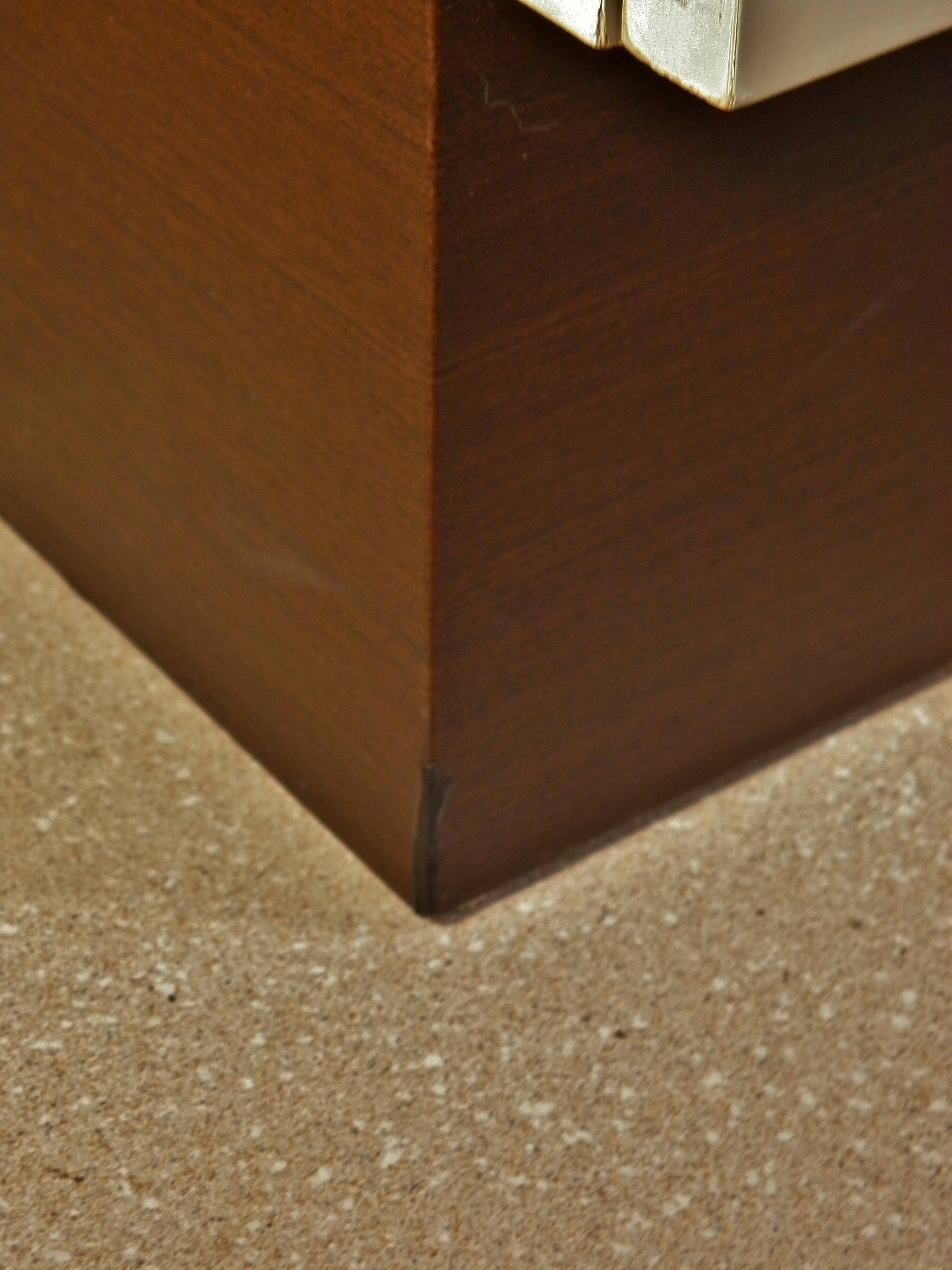 Table de chevet design années 70