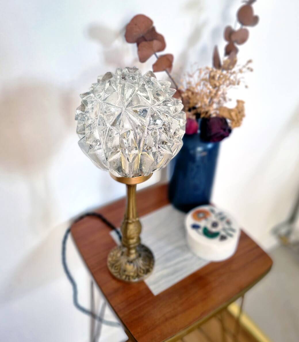 Globe lamp
