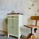 Petit buffet confiturier parisien vintage vert sauge – charme rétro