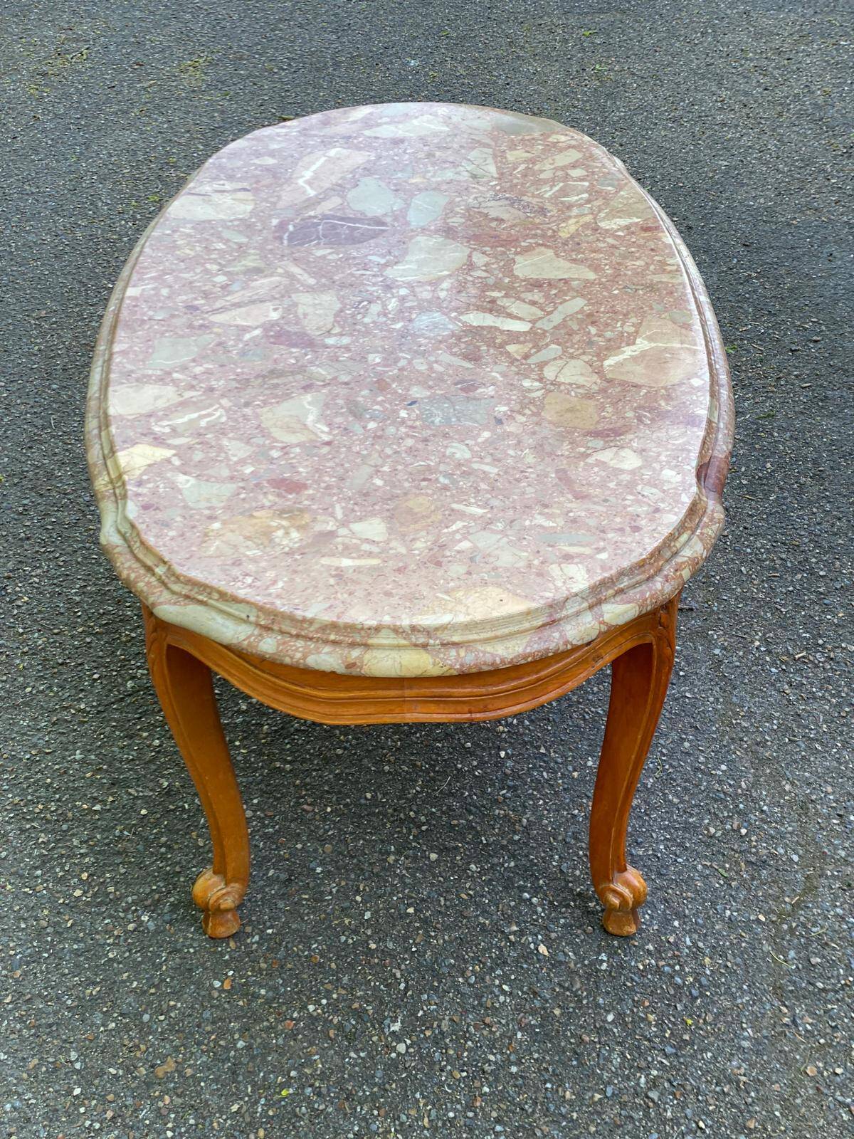Vintage Louis XV coffee table in solid wood and pink marble.
