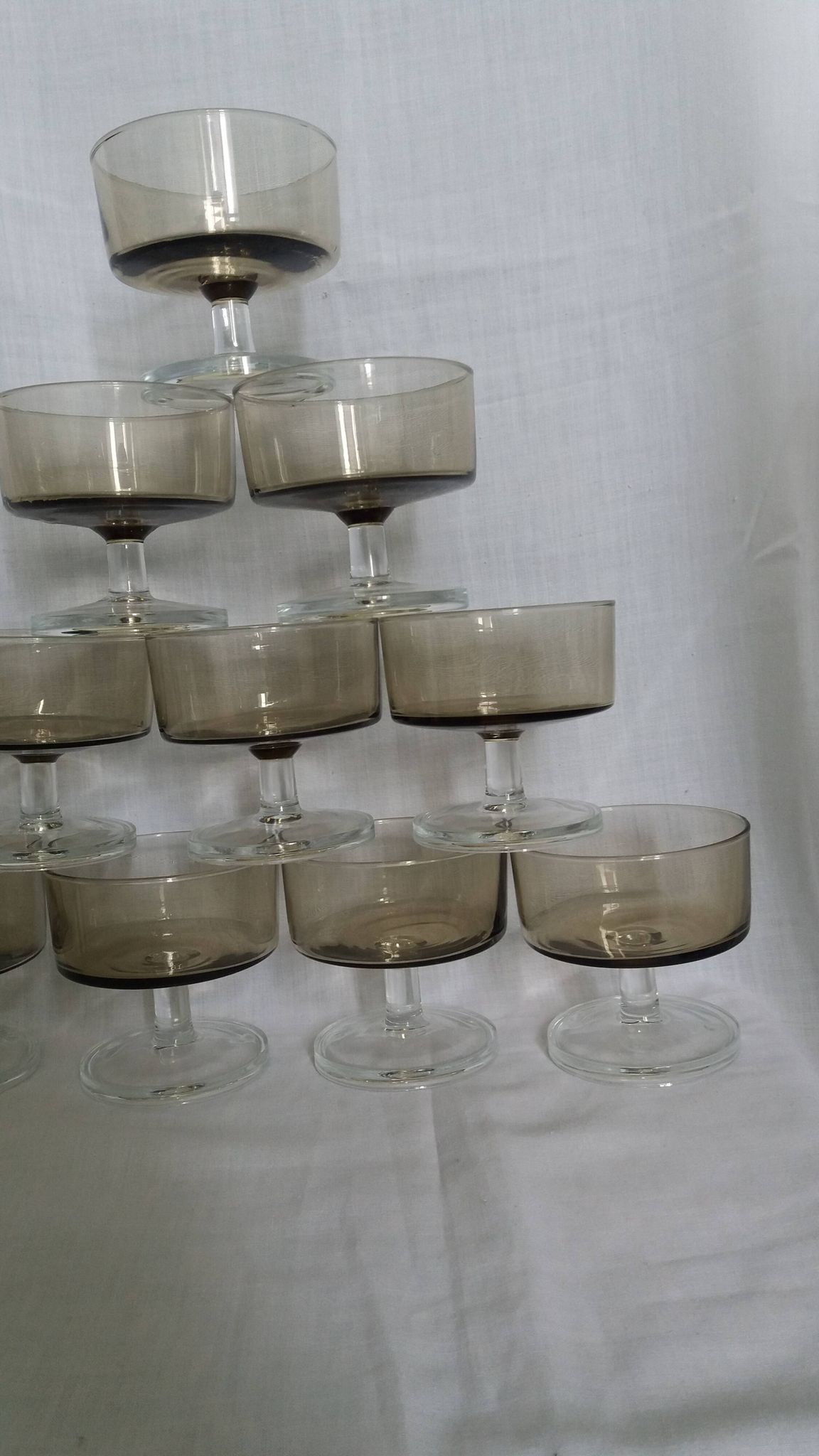 Ice cream coupe, stemmed glass, smoked glass verrines "space age"