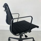 Aluminum black Model EA 117 Swivel Chair by Charles & Ray Eames for Vitra