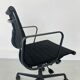 Chaise de bureau noir modèle EA 117 pivotante par Charles & Ray Eames pour Vitra