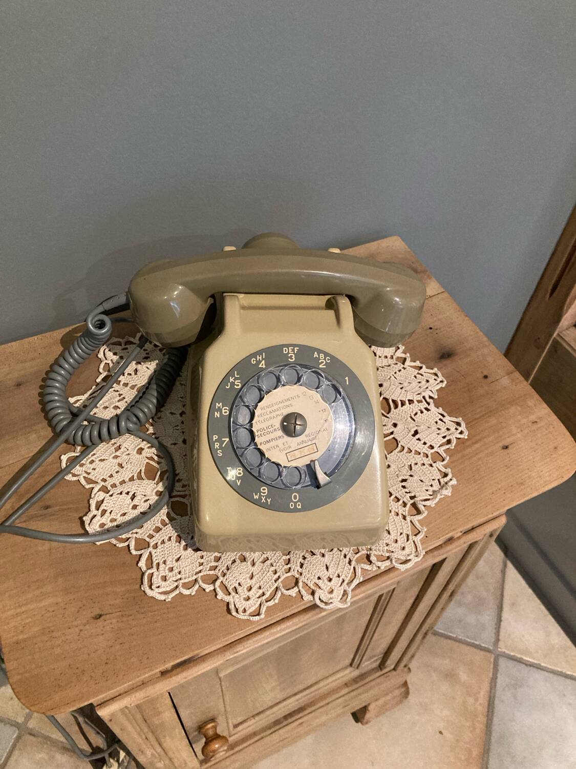 Rotary dial telephone
