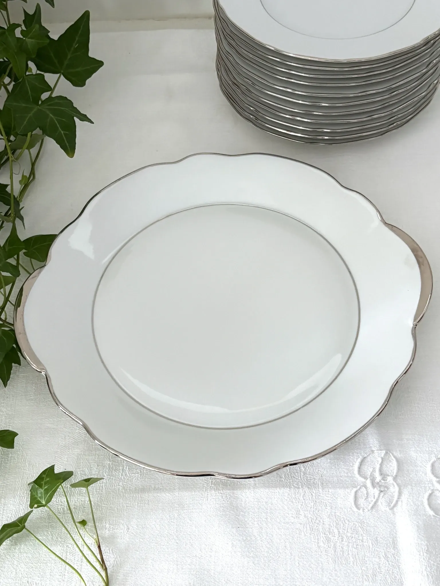 Plat à tarte en porcelaine blanche
