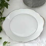 Plat à tarte en porcelaine blanche