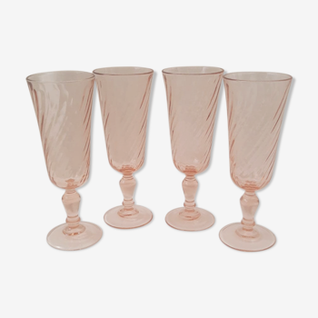Set of 4 flutes or champagne glasses in rosaline pink twisted glass