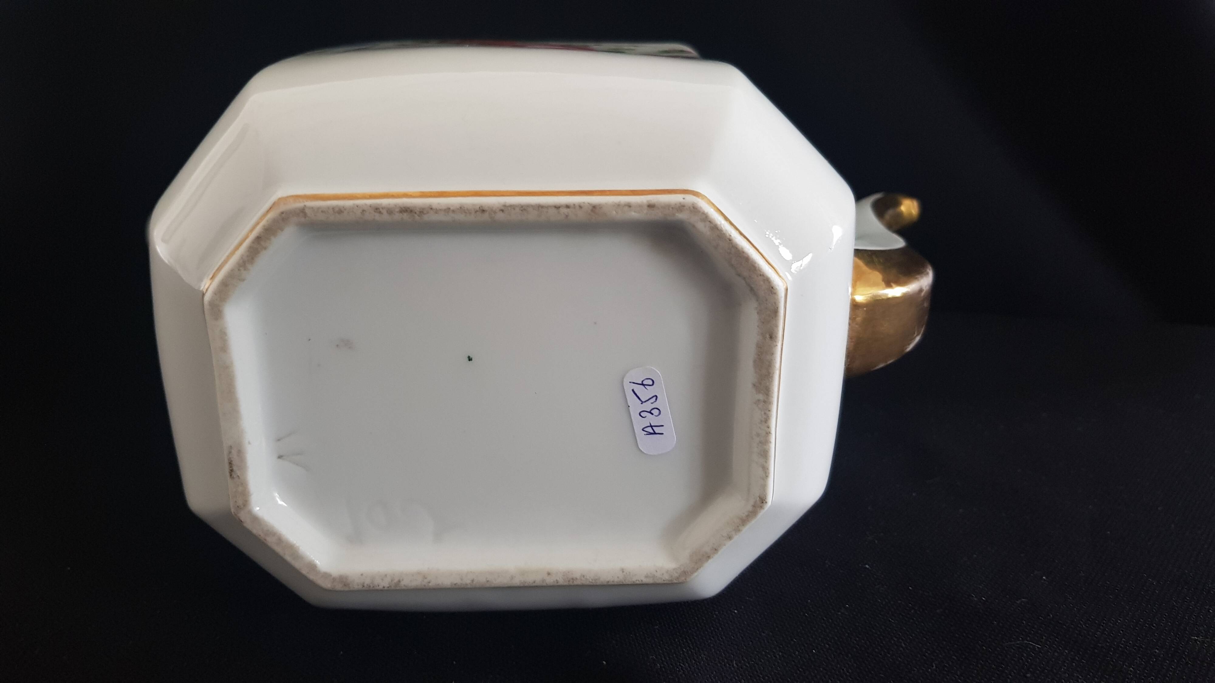 Large octagonal teapot porcelain from Paris "Old Paris", mid-19th century.