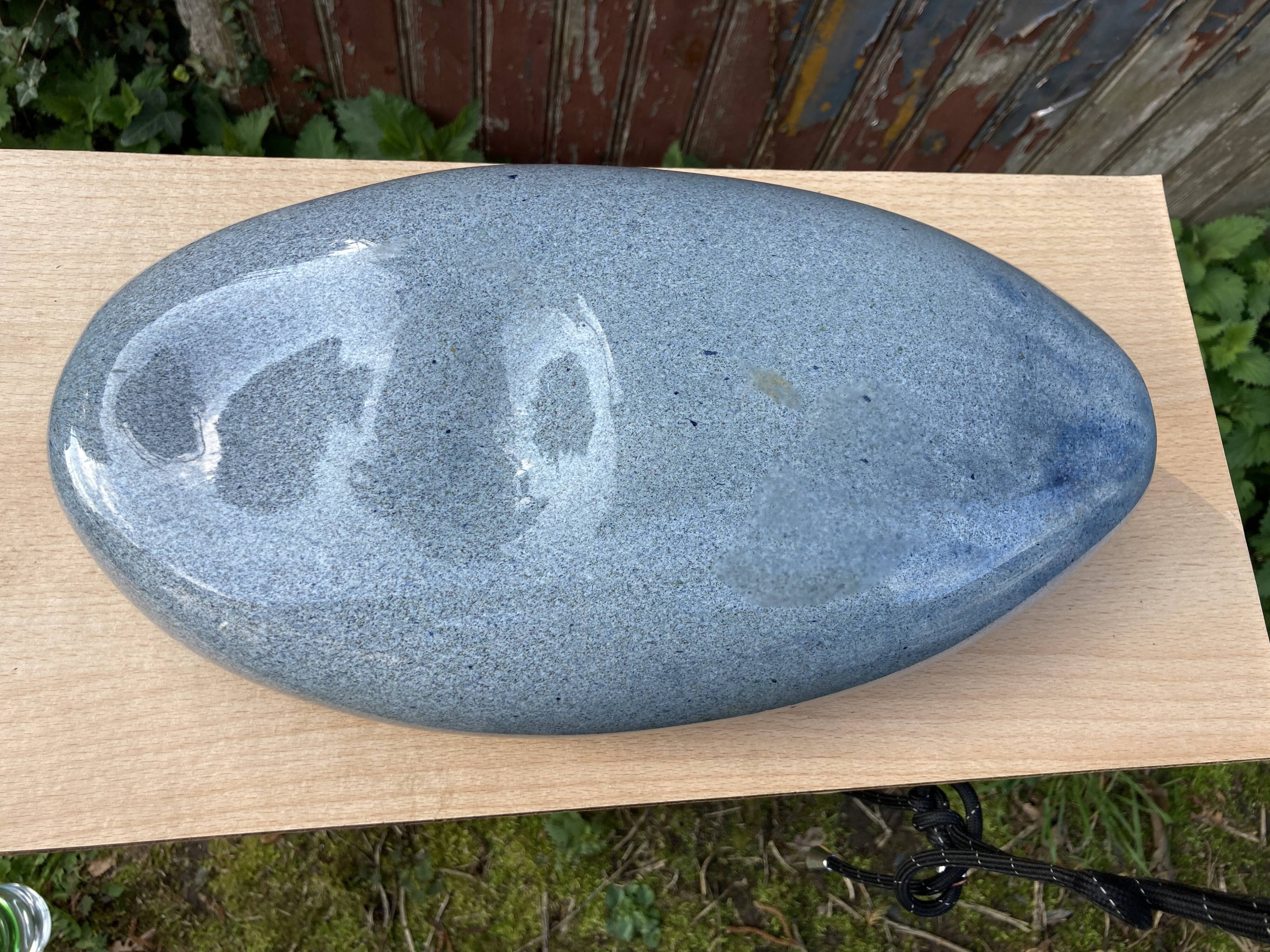 Pique glass flowers, hick double glass paste in the shape of a pebble