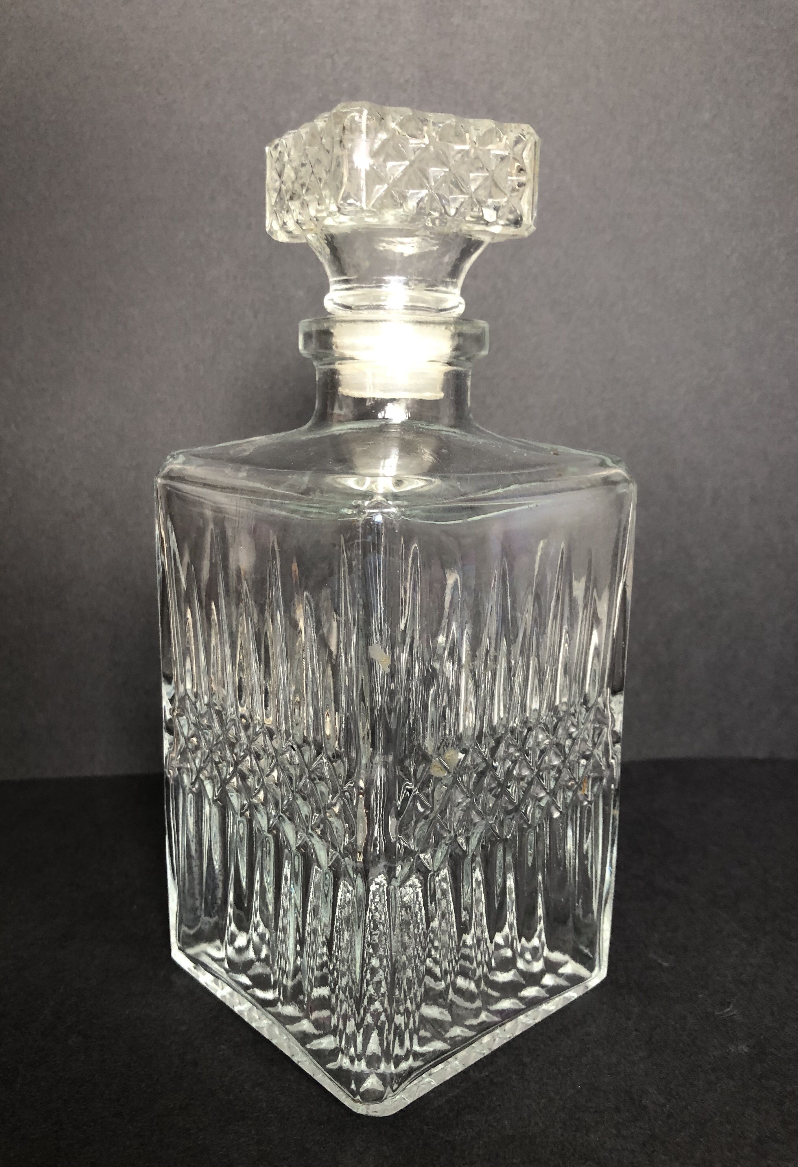 Glass whisky decanter