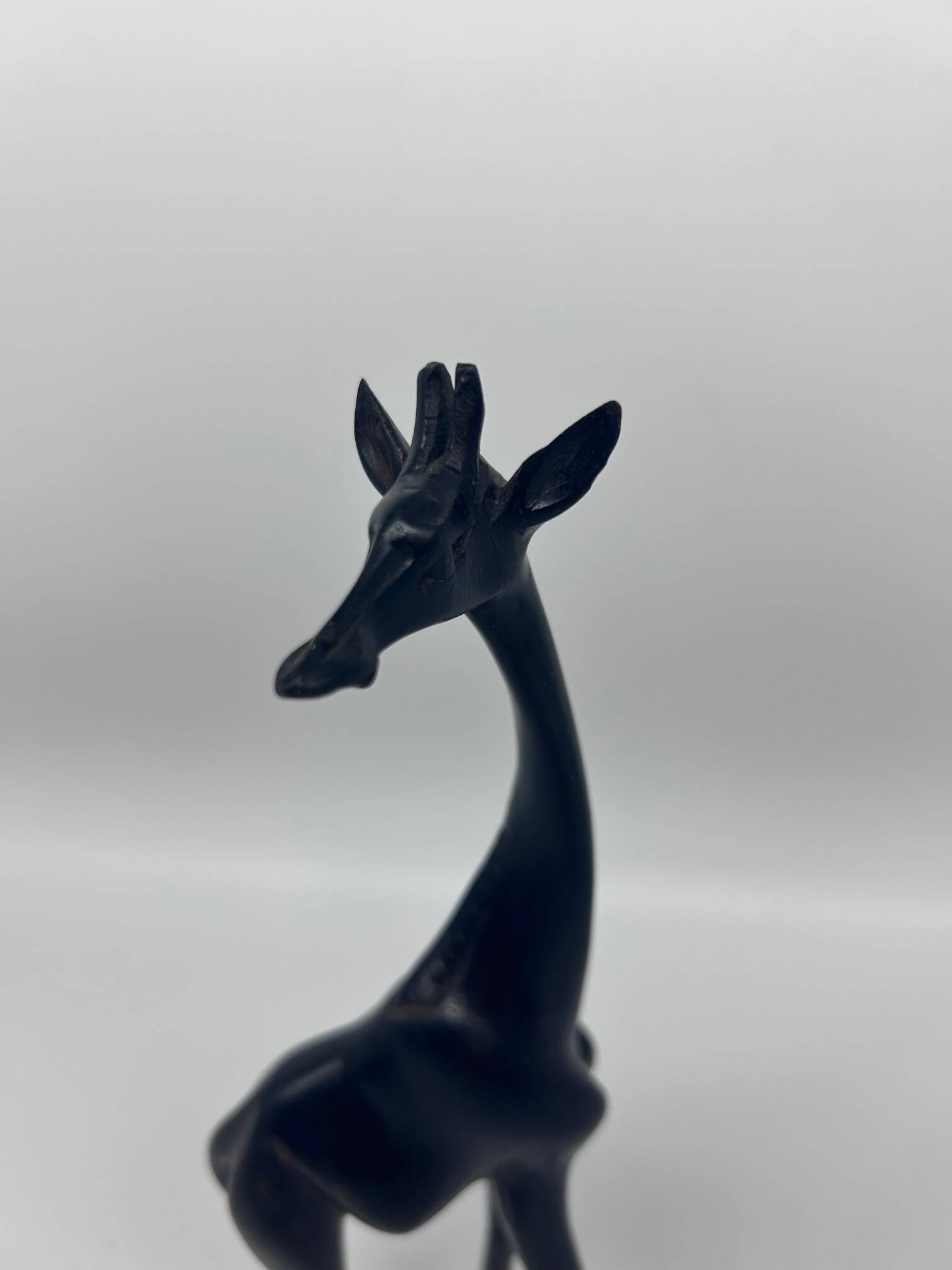 2 girafes en bois sculpté