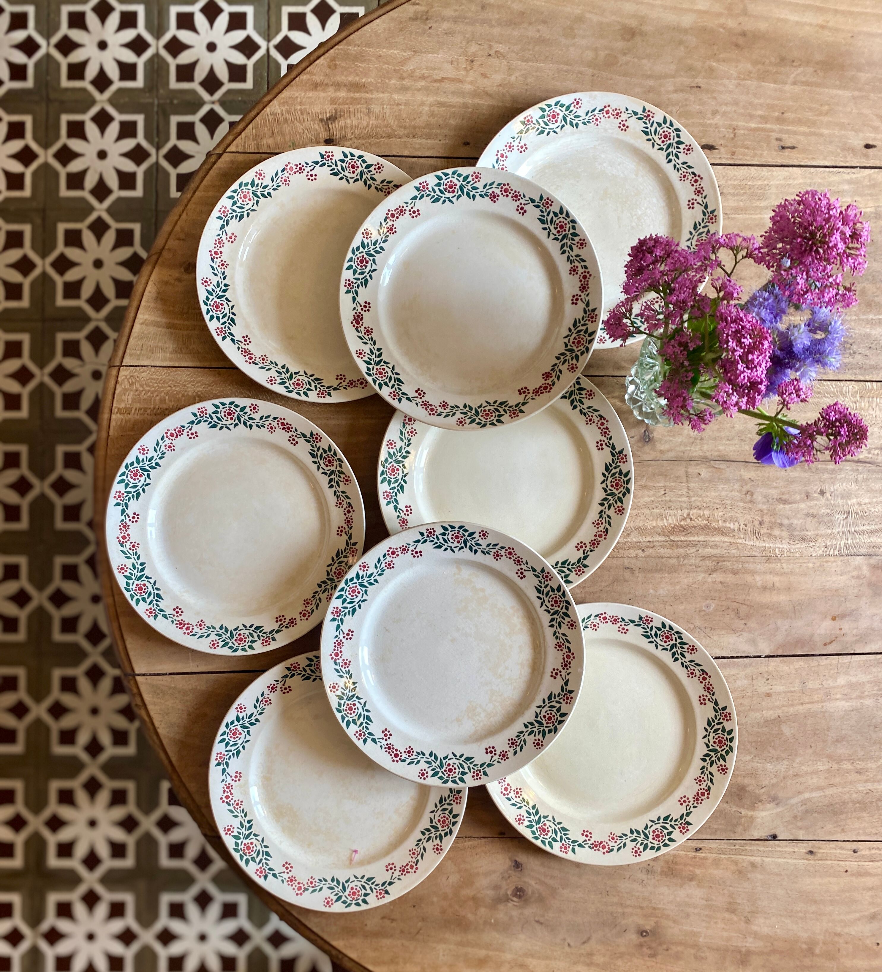 Set of 8 flat plates vintage model Cécile de HBCM