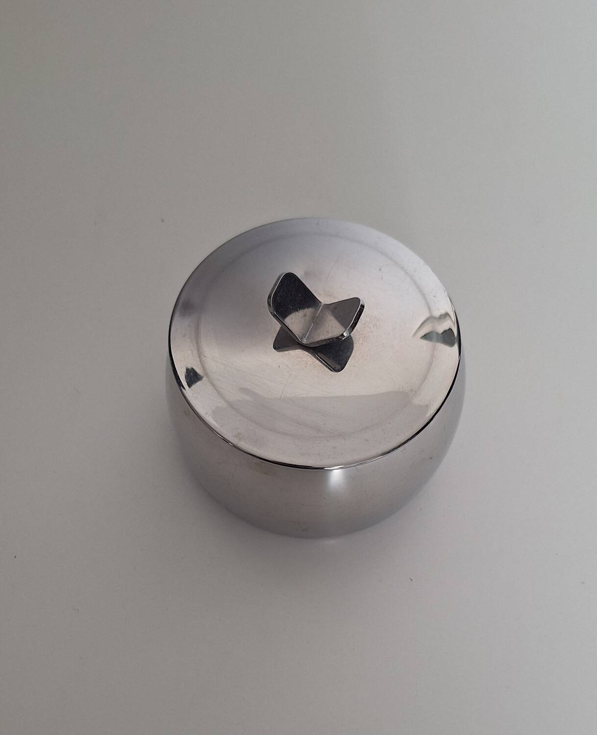 Stainless steel sugar bowl by Guy Degrenne