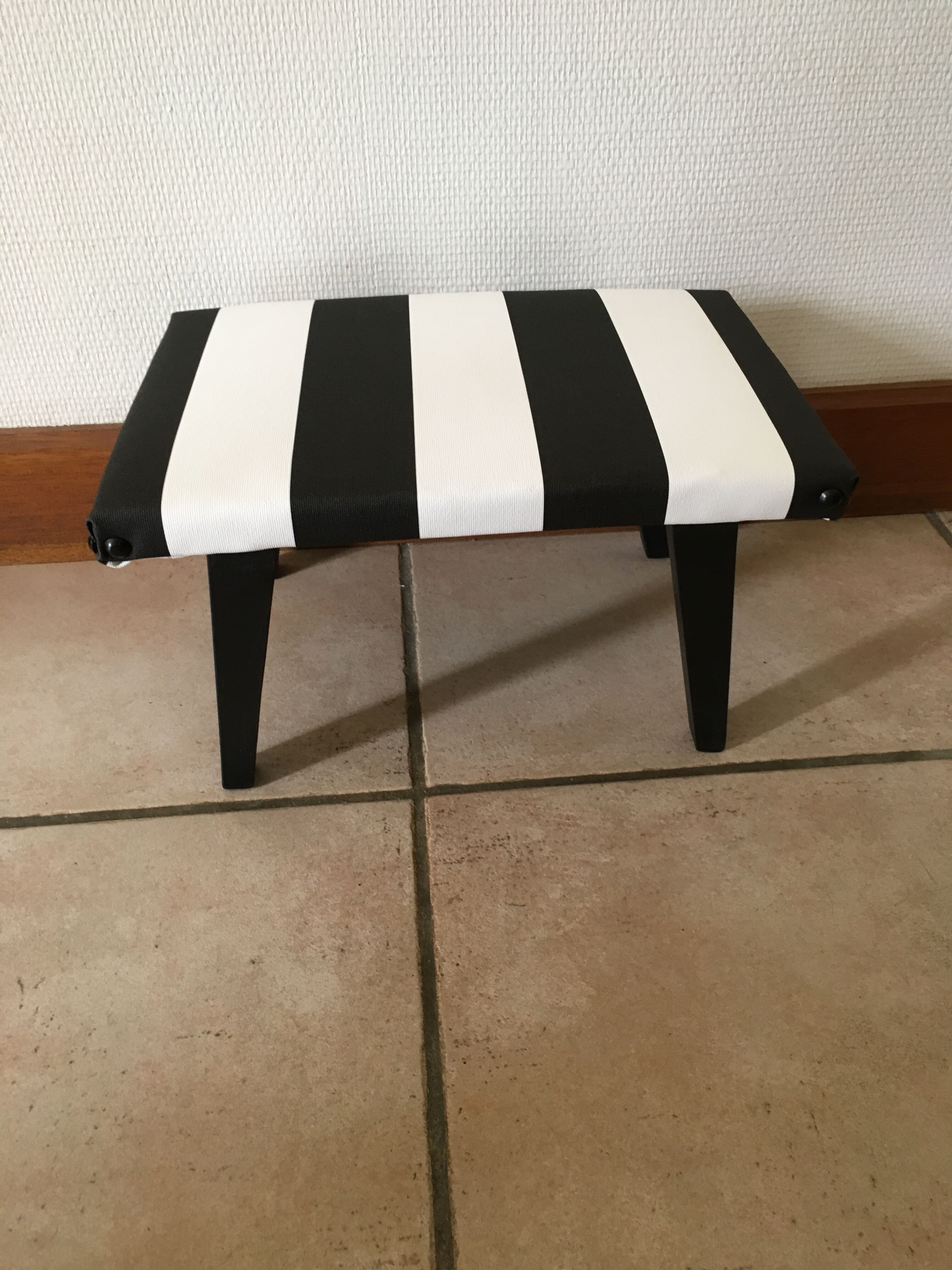 Fauteuil enfant avec son repose pied