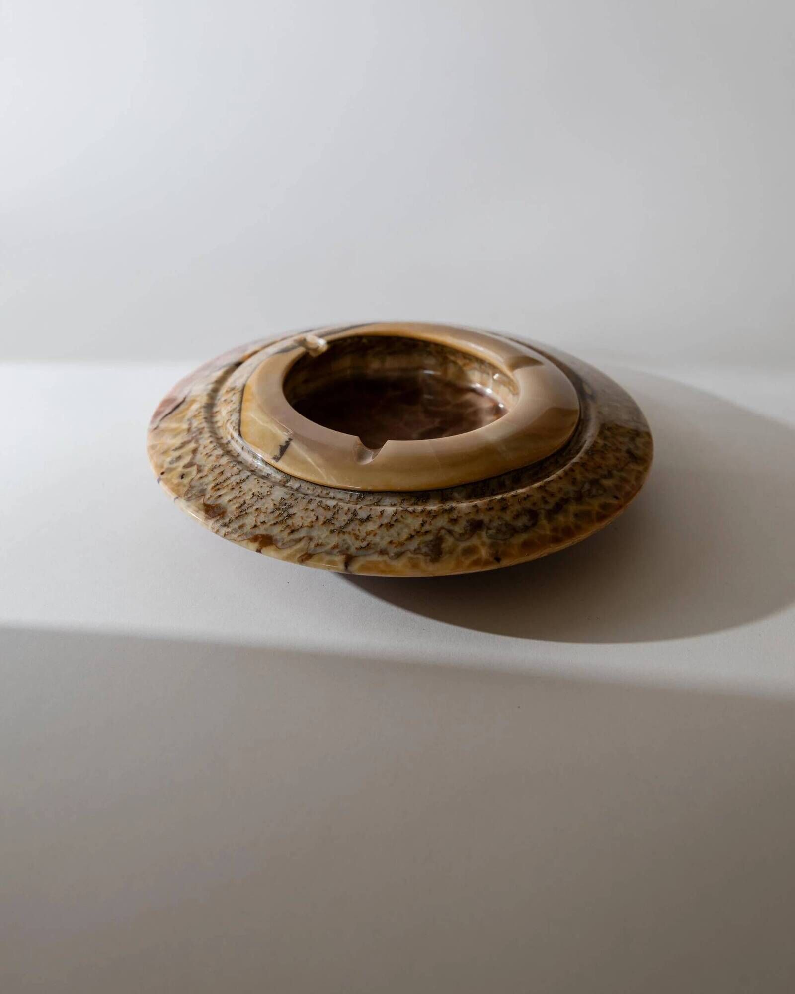 Vintage onyx ashtray from the 1980s, large round, brutalist design, brown and beige tones, sculptural table accent, modernist object, elegant gift idea.