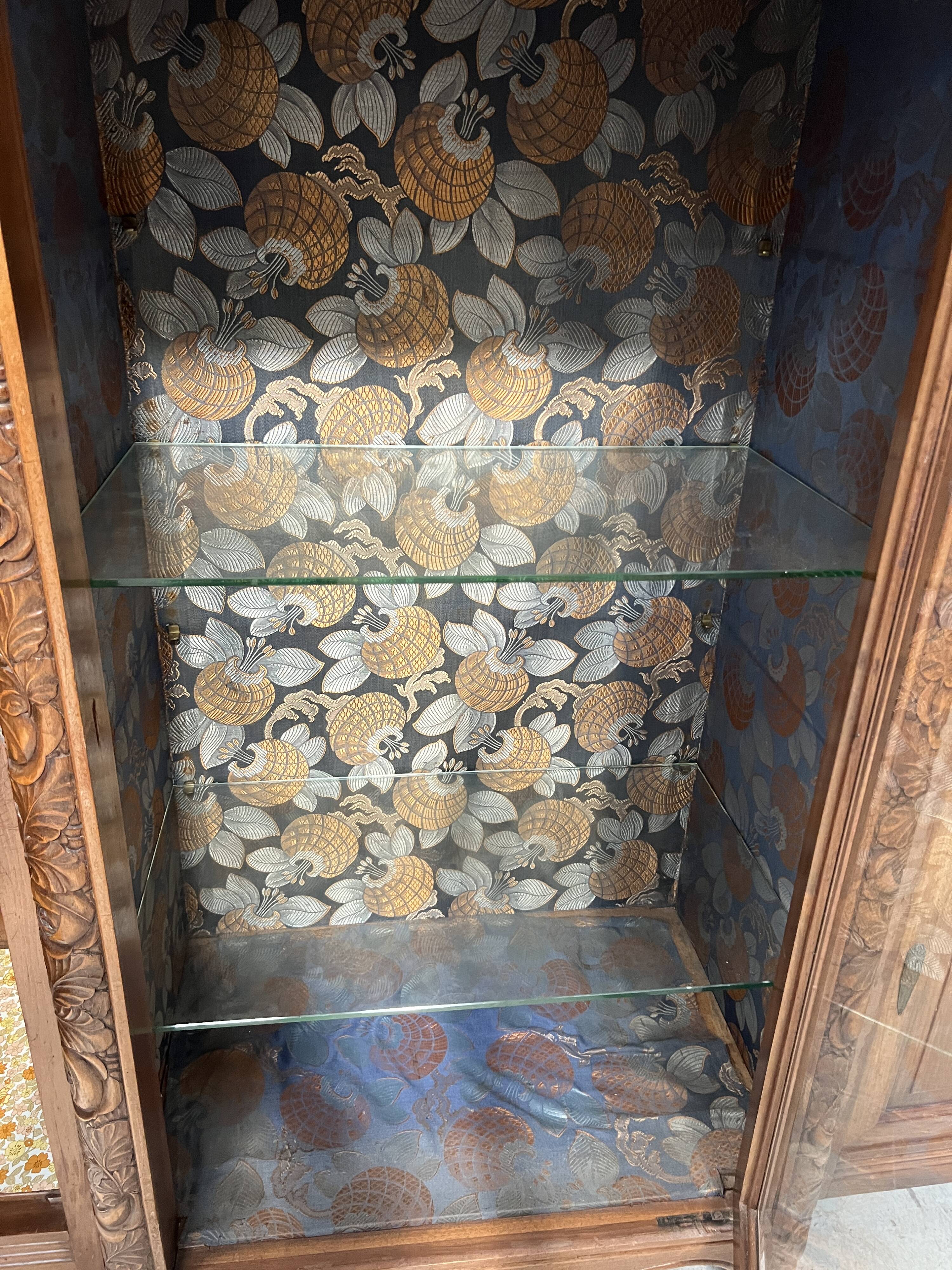 Art Deco buffet in solid walnut, 20th century.