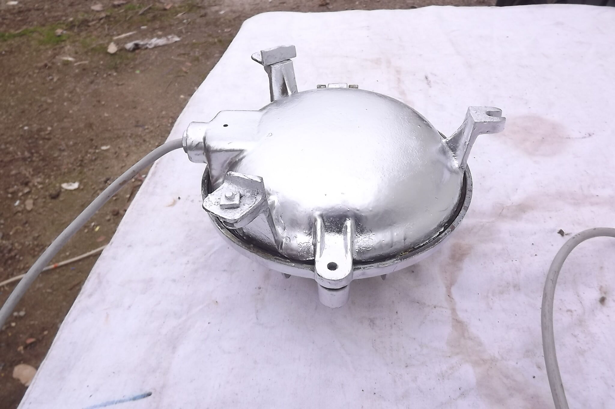 Light industrial cast outside